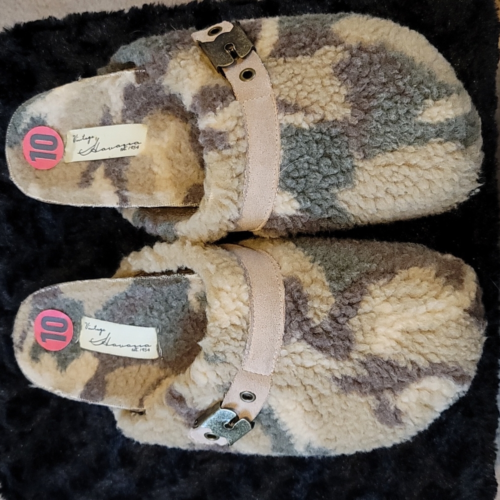 Brand NEW Without Tags! Fuzzy Camo Clogs